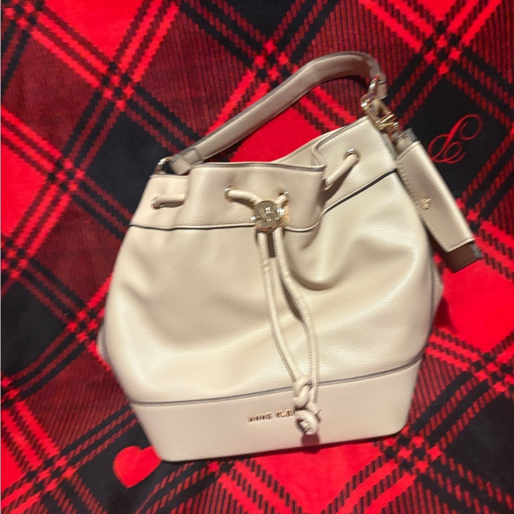 Anne Klein Cream and Gold Shoulder Bag